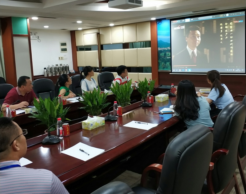 不忘初心、坚定信仰，重温《共产党宣言》——第五党支部第一党小组开展主题党日活动