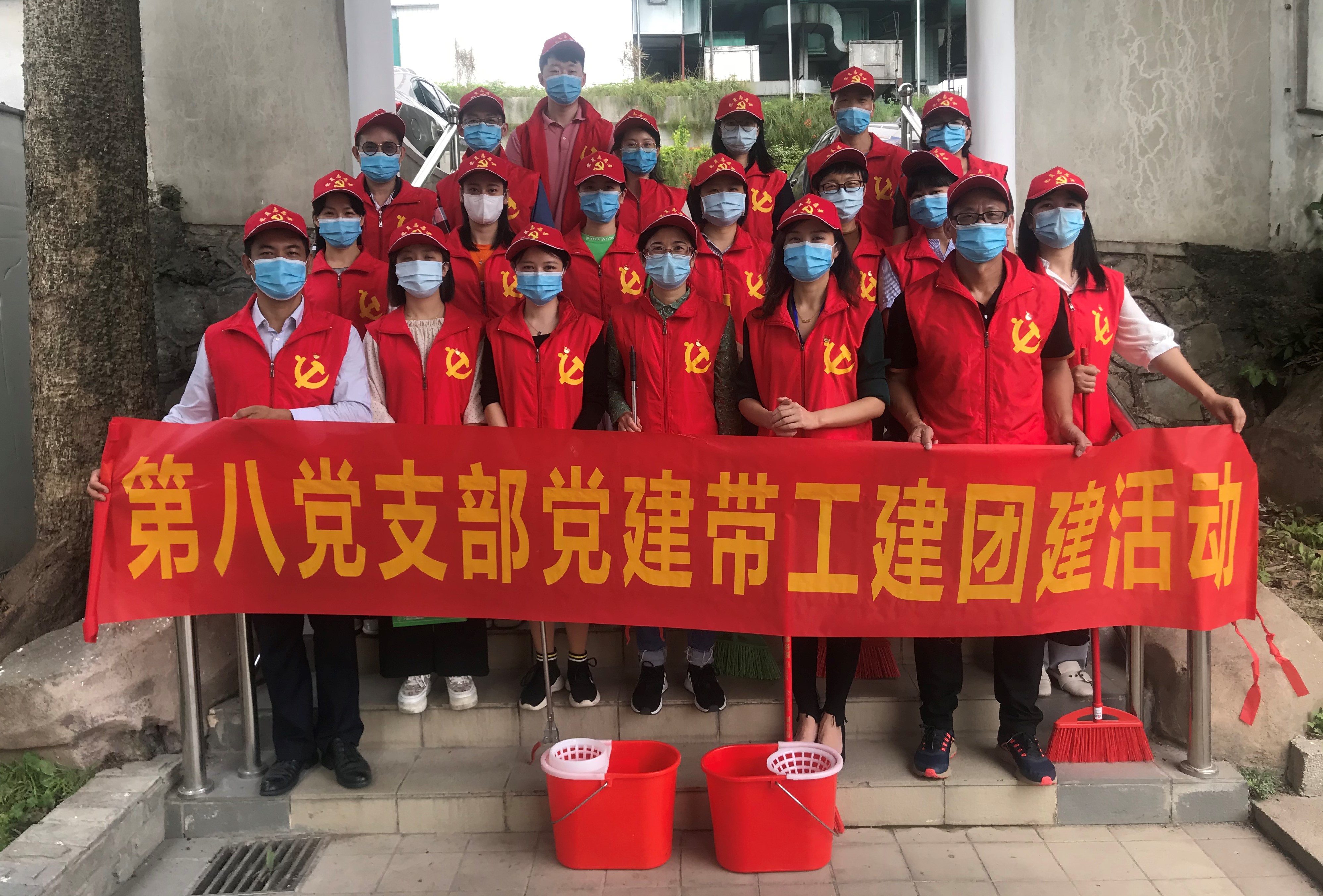 防疫有我，爱卫同行——记第八党支部主题党日活动